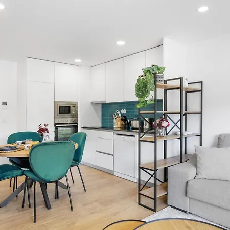 Sunny | Balcony & Pool Apartment