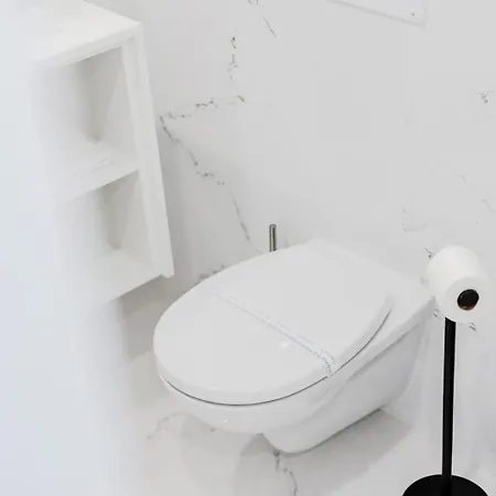 Sunny | Balcony & Pool Apartment *