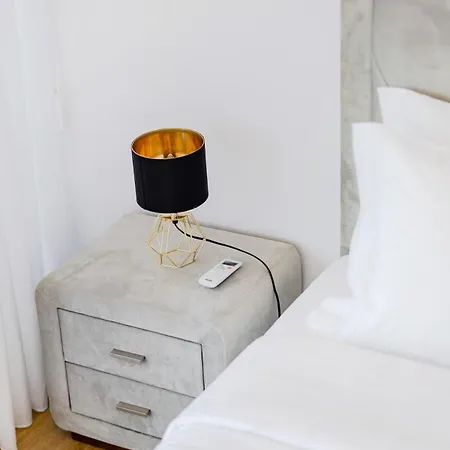 Sunny - Balcony & Pool דירה