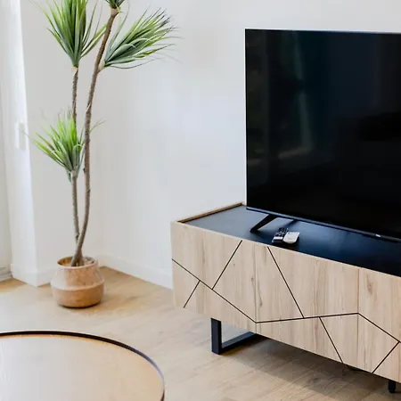 شقة Sunny | Balcony & Pool