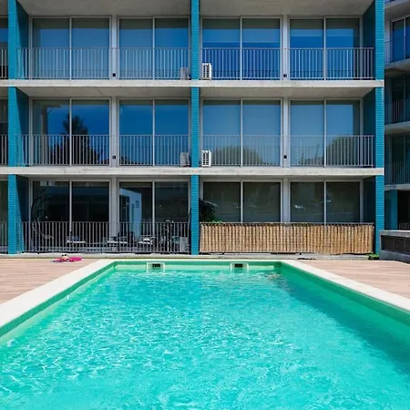 Sunny | Balcony & Pool דירה *