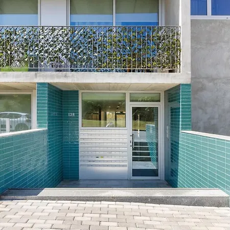 Sunny | Balcony & Pool דירה *