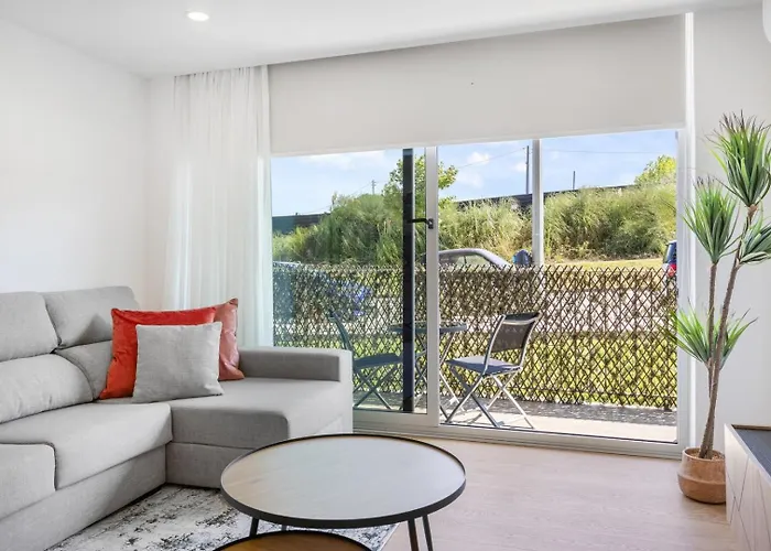 Sunny | Balcony & Pool Apartament