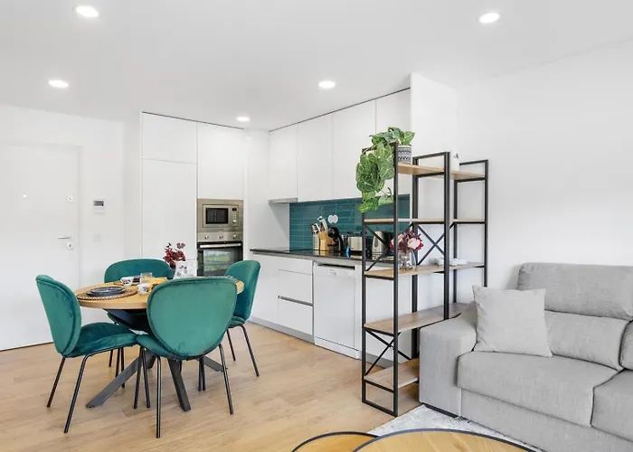 Sunny | Balcony & Pool Apartament