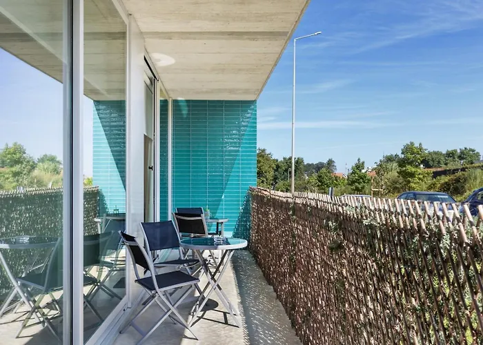 Sunny | Balcony & Pool Apartament