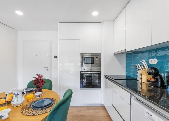 Sunny | Balcony & Pool Apartament