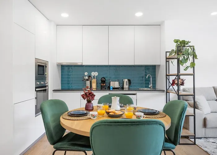 Sunny | Balcony & Pool Apartament *