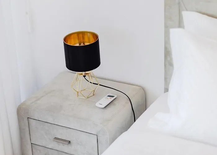 Sunny | Balcony & Pool Apartament *