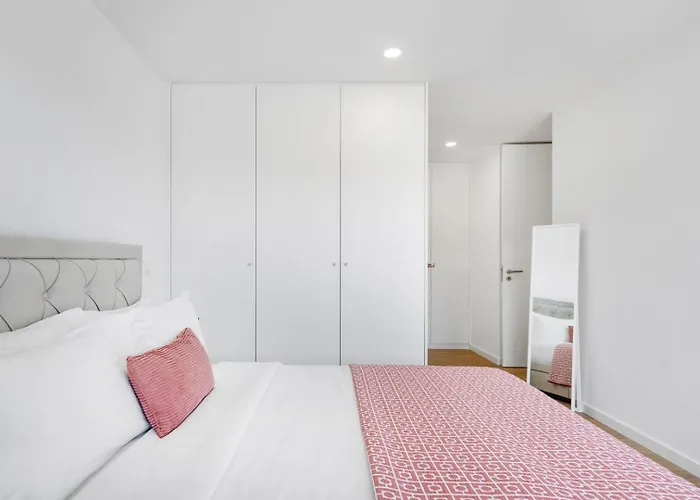 Sunny | Balcony & Pool Apartament *